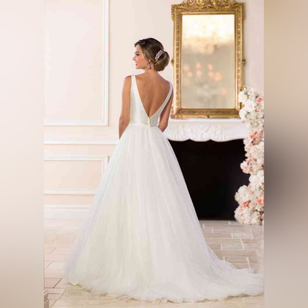 Stella York Wedding dress 6581. Size 12, altered closer to a size 10. - Picture 5 of 6